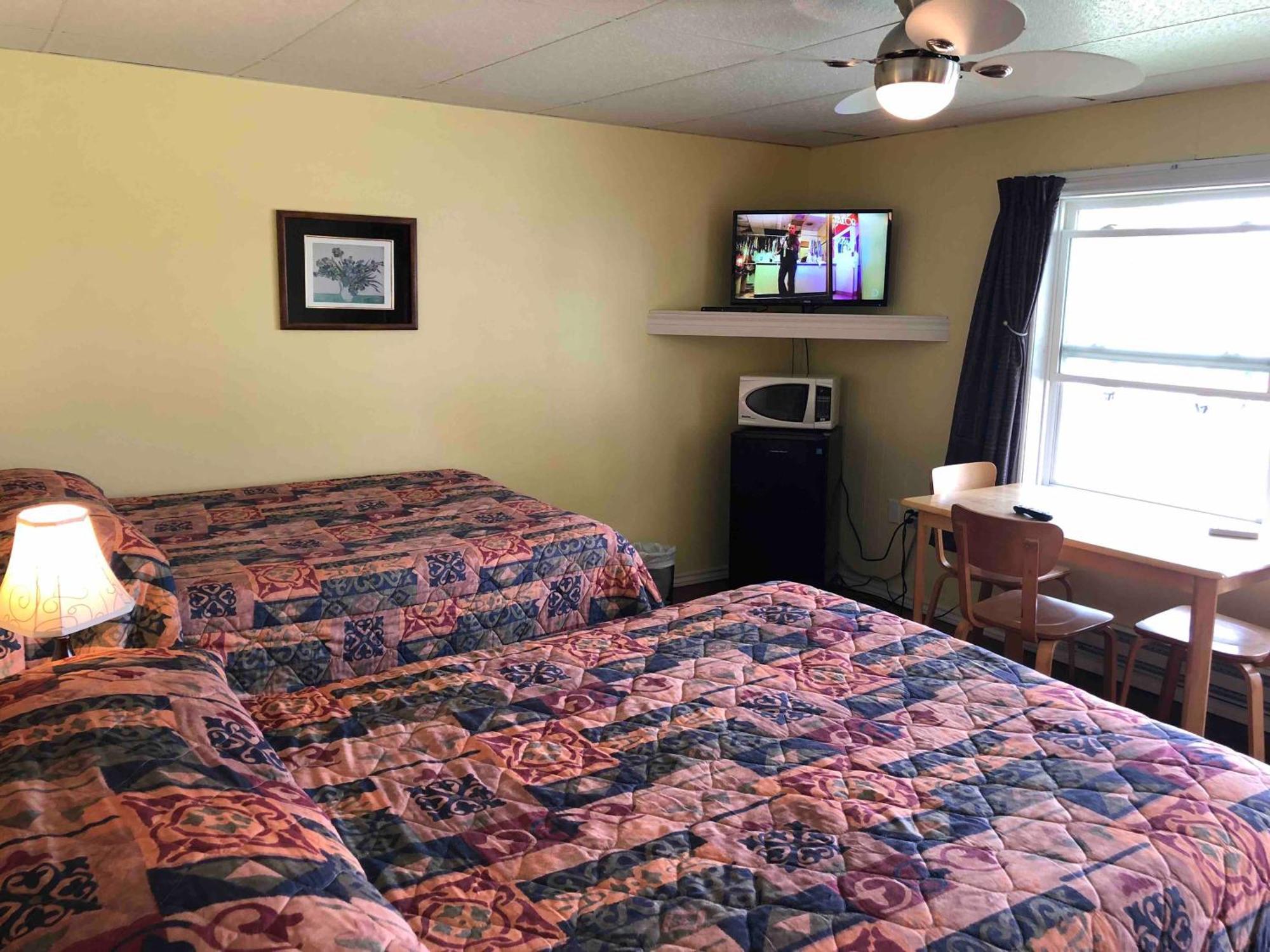 Lakelawn B&B And Motel Yarmouth Exterior photo