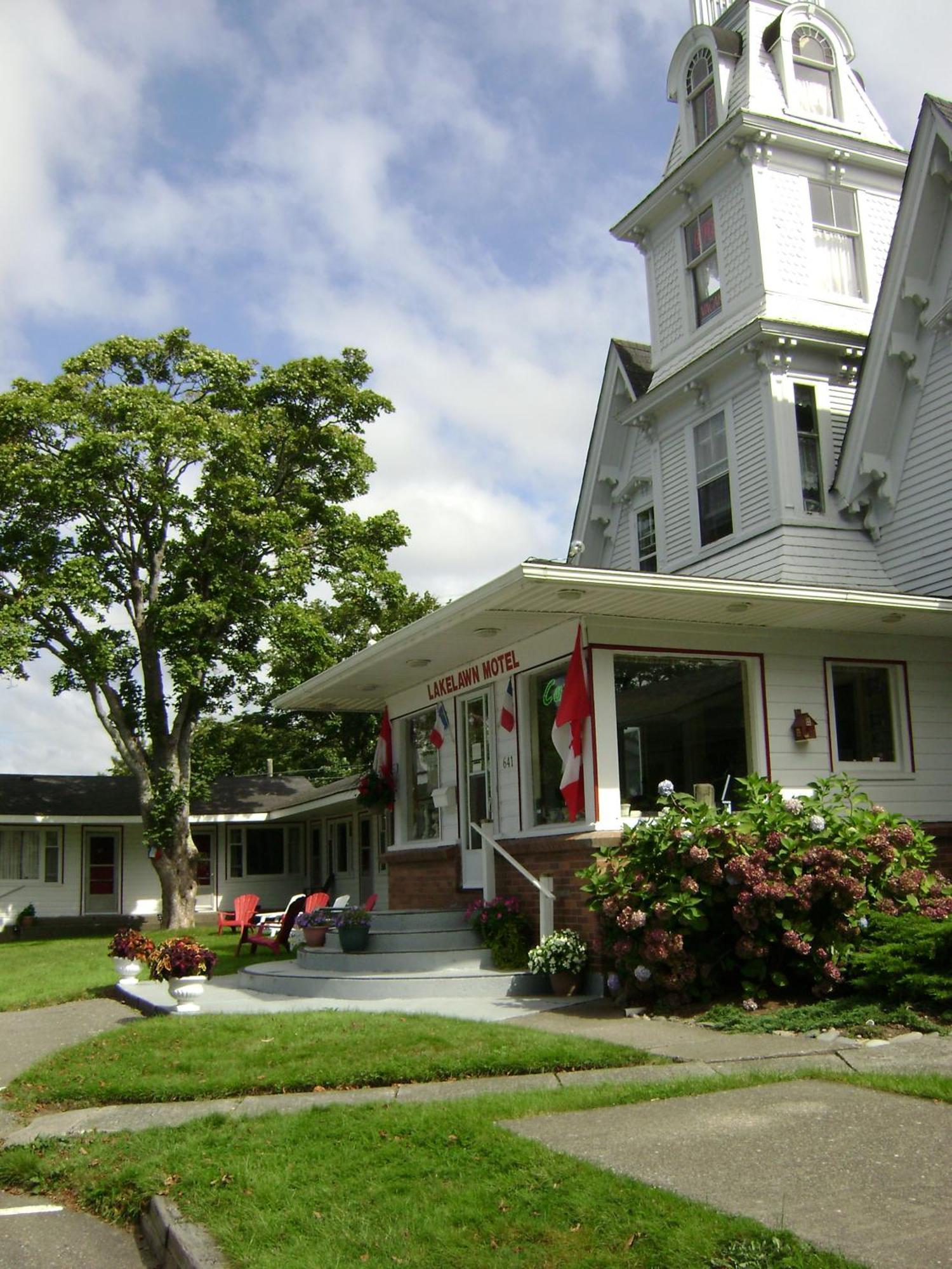 Lakelawn B&B And Motel Yarmouth Exterior photo