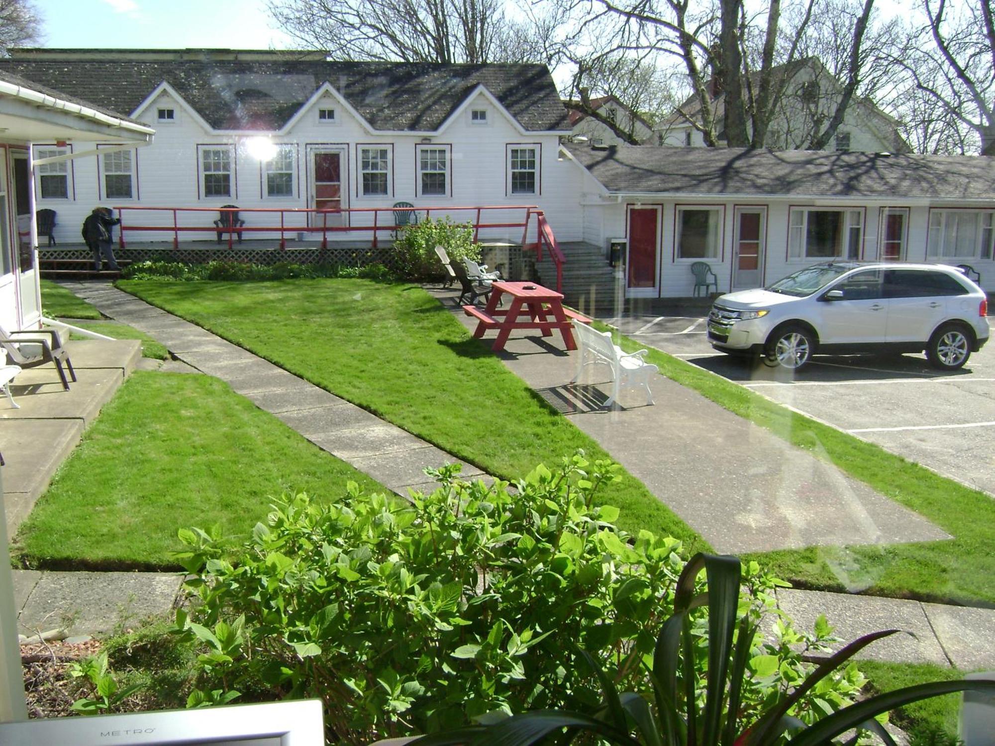 Lakelawn B&B And Motel Yarmouth Exterior photo