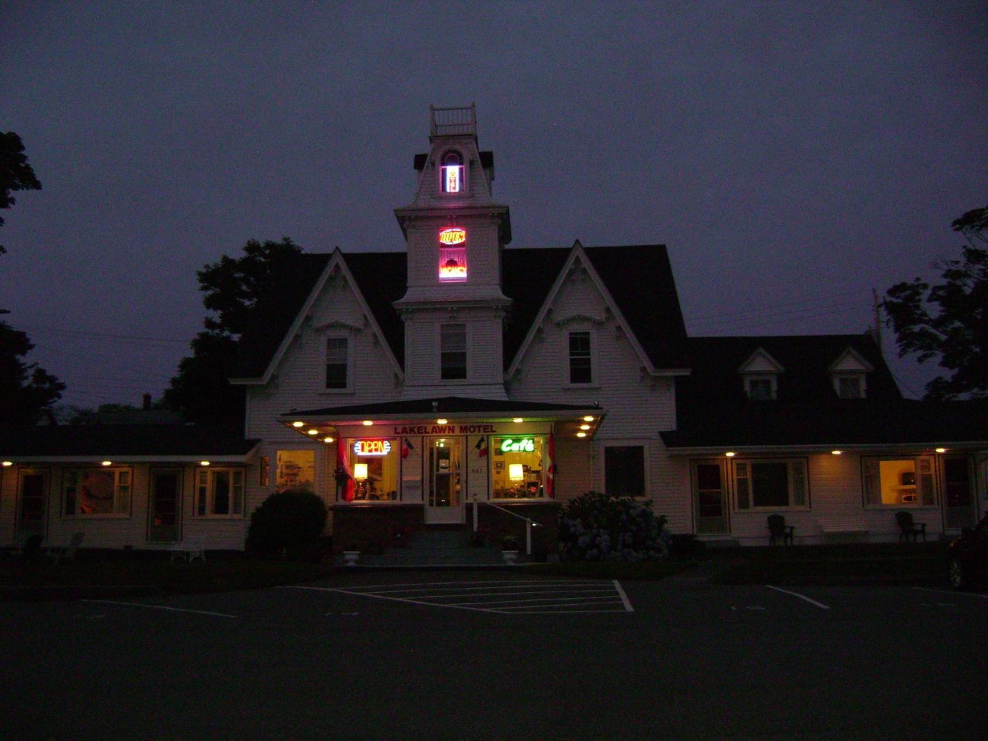 Lakelawn B&B And Motel Yarmouth Exterior photo