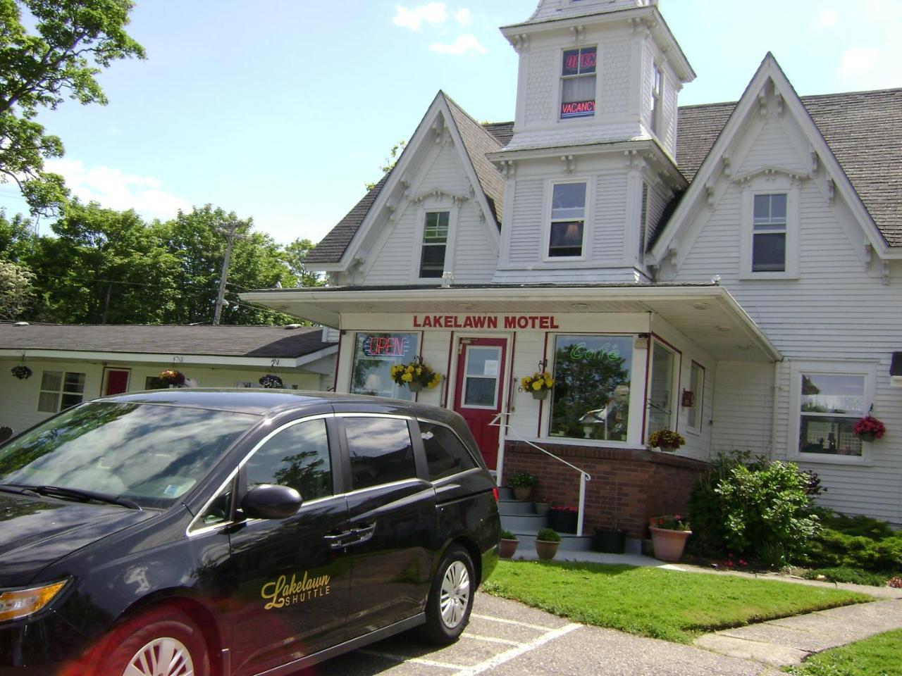Lakelawn B&B And Motel Yarmouth Exterior photo